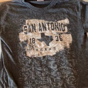 A San Antonio grey and tan tee juniors